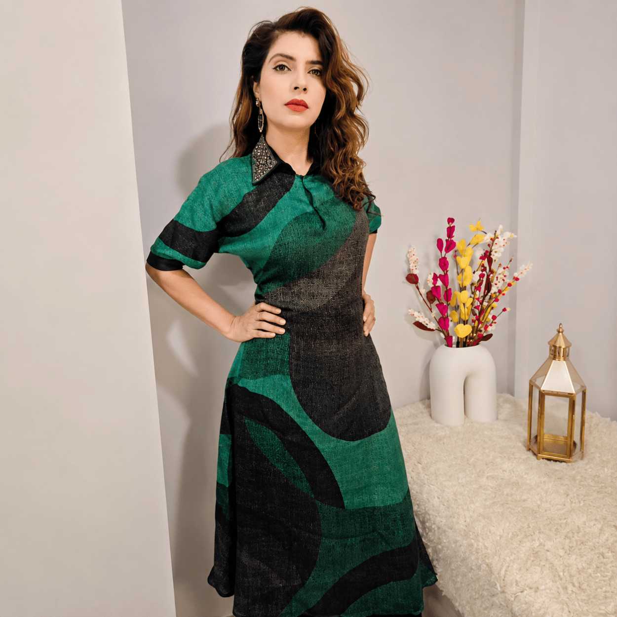 Women's Emerald Green Geometric Printed A-Line Kurta Set with Straight Pants - Image 2